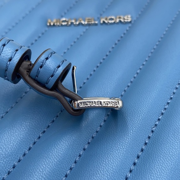 MICHAEL KORS ROSE SM OVAL CAMERA XBODY SKY BLUE - Picture 14 of 16